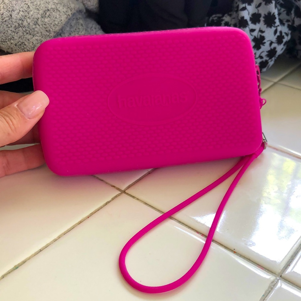 Havaianas beach wristlet!
